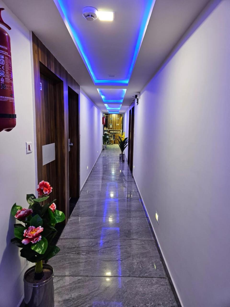 Hotel Ozone,Ахмедабад Екстер'єр фото